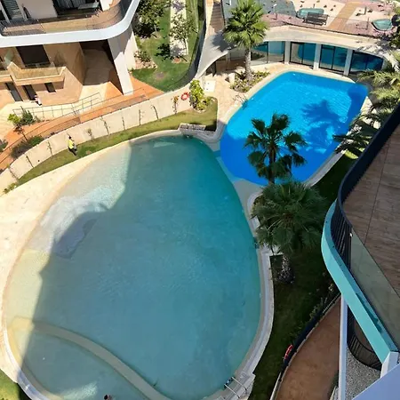 Beachfront Penthouse! 아파트
