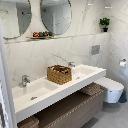 Beachfront Penthouse! 아파트 빌라조요사
