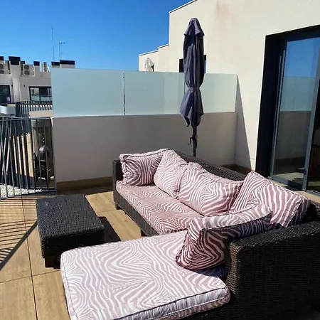 Beachfront Penthouse! 아파트