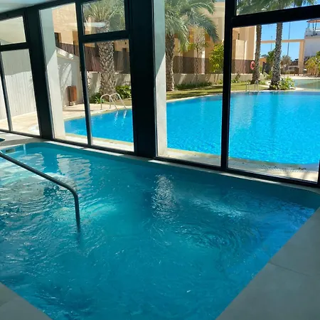 Beachfront Penthouse! アパート *